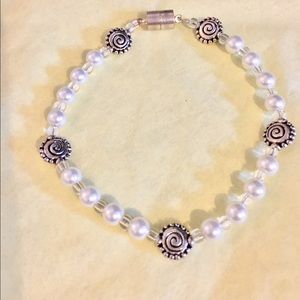 Ladies faux pearl beaded magnetic closure bracelet